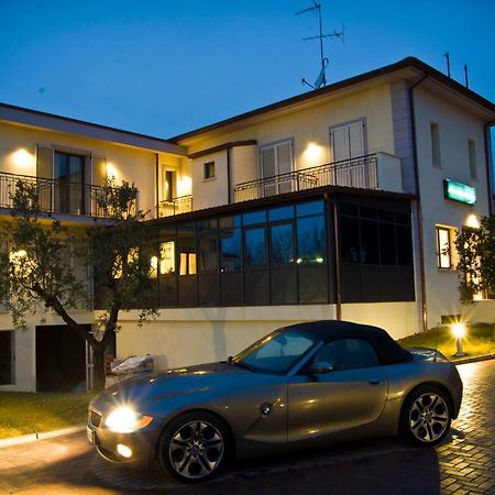 Hotel Main Street Cerasolo Exterior foto