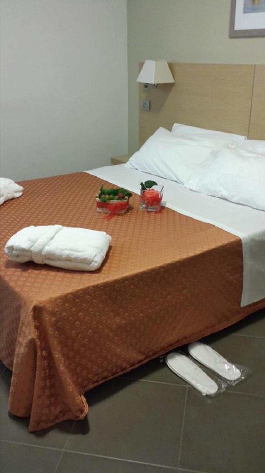 Hotel Main Street Cerasolo Habitación foto